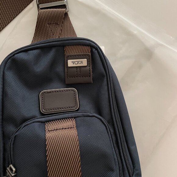 ⭐🦁 Blue Nylon Crossbody Sling Bag - Picture 3 of 7